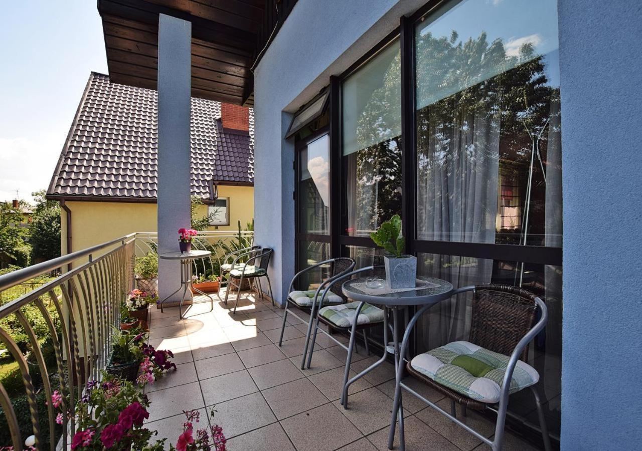 Dom Tu I Teraz Vandrerhjem Lublin Eksteriør bilde
